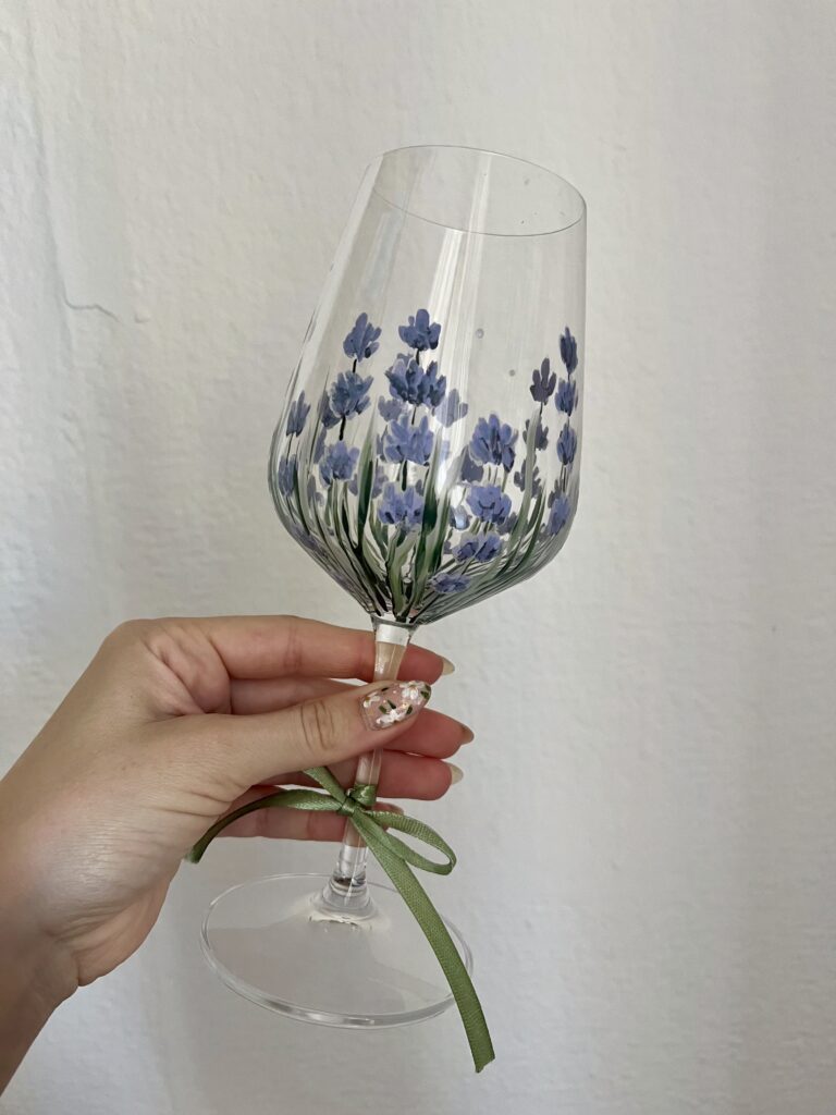 Kézzel festett levendulás üvegpohár