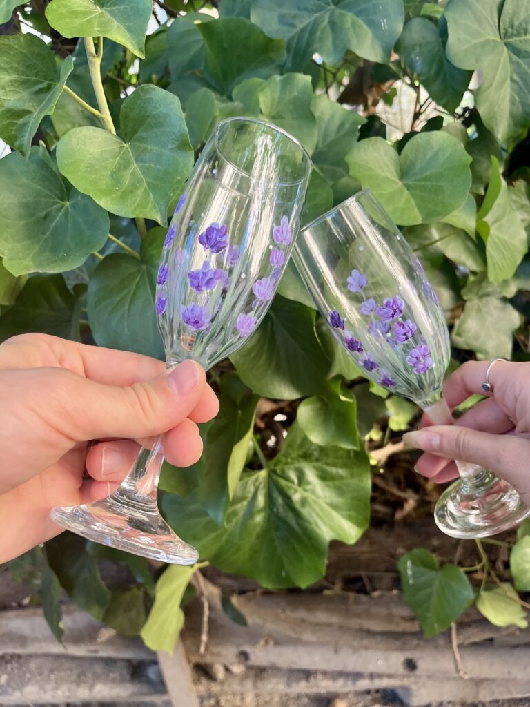 Kézzel festett levendulás üvegpohár