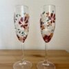 nagy pezsgőspohár 4 Kézzel festett virágos és névre szóló nagy pezsgőspohár 210ml masnival