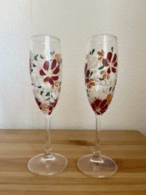 Kézzel festett virágos és névre szóló nagy pezsgőspohár 210ml masnival